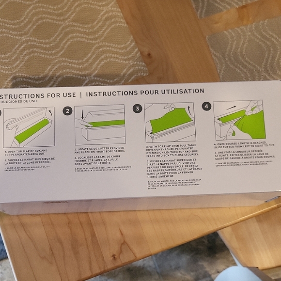 Bravo Green Disposable Tableware Roll Party Supplies - Picture 2 of 4